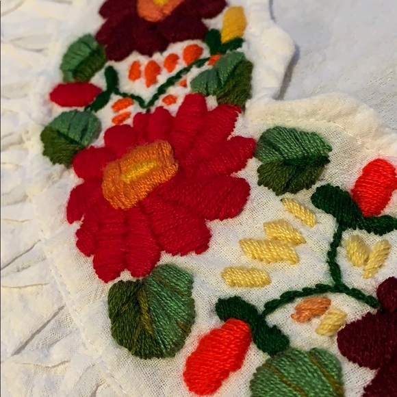 Embroidered tee - Picture 6 of 7